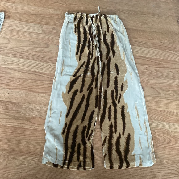 Victoria’s Secret lounge set - Picture 5 of 12